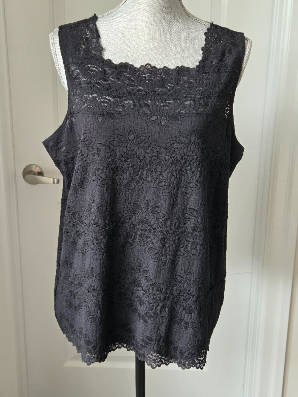 Pennington's black floral lace sleeveless square neck tank top size 1X